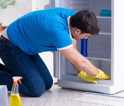 راهنمای تمیز کردن و ضد عفونی کردن یخچال‌های فروشگاهی| تاتا کالا